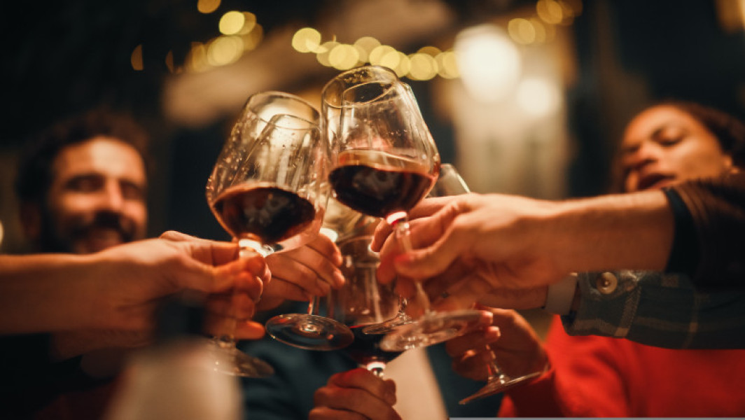 Un restaurant din Italia oferă o sticlă de vin gratuit clienților care renunță la telefoanele mobile la intrare