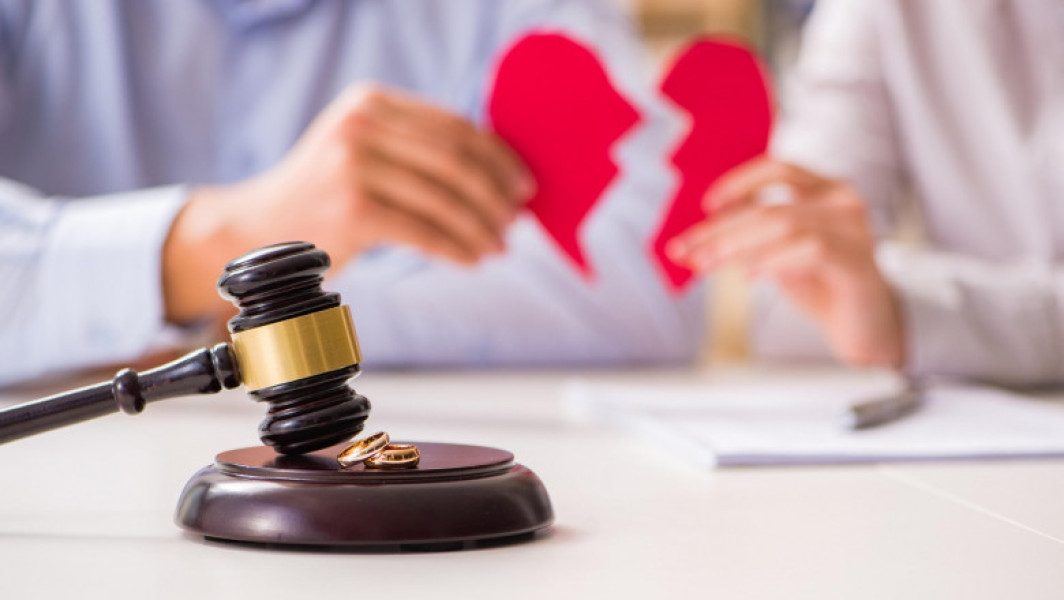 Un cuplu din Marea Britanie a fost divorțat din greșeală de o firmă de avocatură, într-un caz care a șocat instanța. Decizia finală nu poate fi anulată, relatează The Guardian.