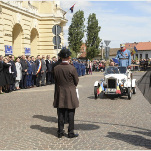 Mii de persoane au ieșit, în centrul orașului, la parada militară - Oradea a sărbătorit 105 ani de la eliberare