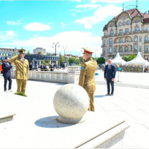 Ceremonie militară de ziua Independenței României, Victoriei Coaliției Natuunilor Unite și Uniunii Europene în Piața Unirii