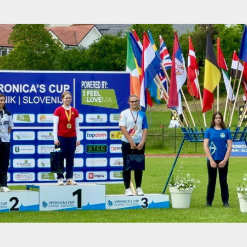 Sportivă româncă își adjudecă titlu la Cupa Veronica, la categoria Tir cu Arcul