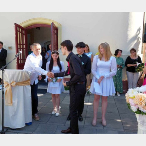 Asociatia &quot;MAX - Valentin Ruge&quot; din Salonta a premiat elevii de la Colegiul National &quot;Teodor Nes&quot;