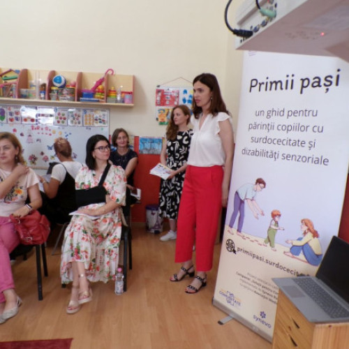 La Oradea a fost lansat ghidul &quot;Primii pasi: un ghid pentru parintii copiilor cu surdocecitate si dizabilitati senzoriale&quot;, disponibil si online